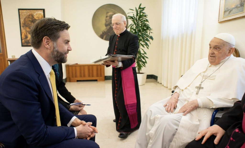 El encuentro entre el vicepresidente de los Estados Unidos y el Papa duró unos pocos minutos. Foto: Vatican media  